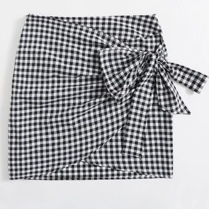 Wrap knot zip side gingham skirt